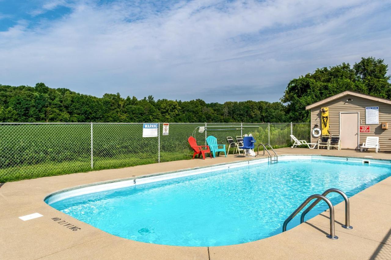 レッド ルーフ イン コロンバス テイラーズビル Taylorsville エクステリア 写真