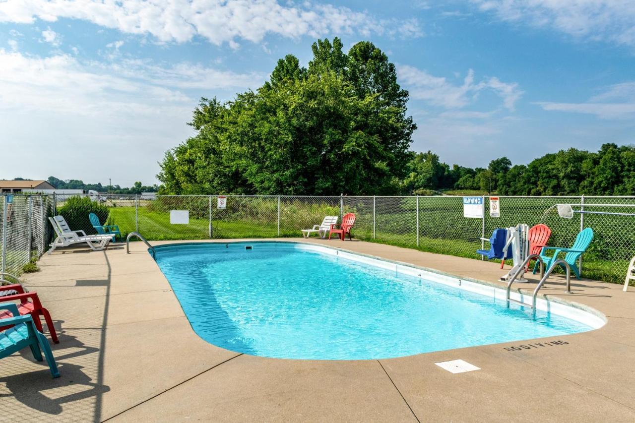 レッド ルーフ イン コロンバス テイラーズビル Taylorsville エクステリア 写真